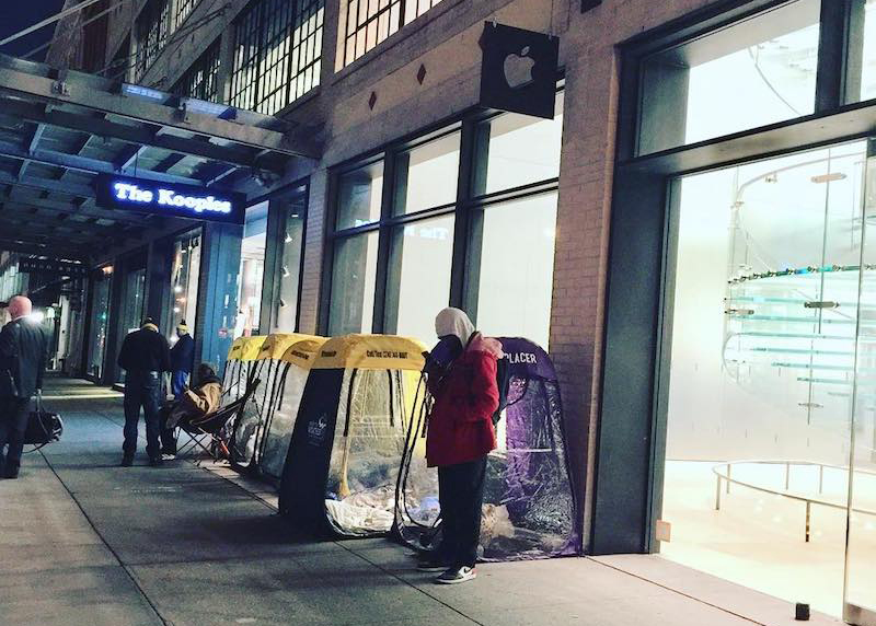 Apple Store Manhattan / via Instagram