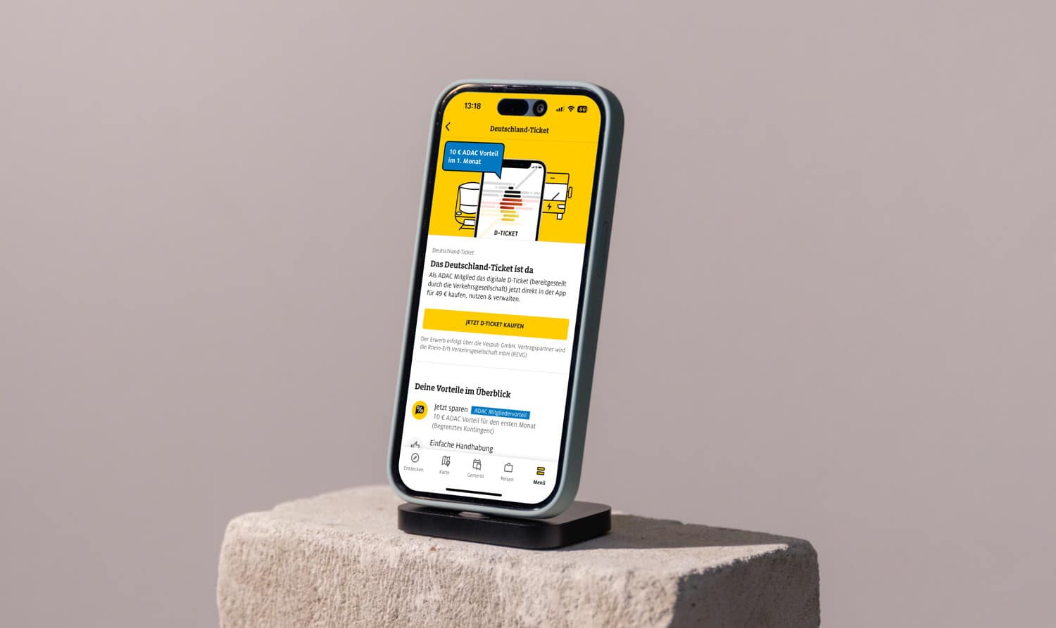 Ansicht der Deutschlandticket-Seite in der ADAC-Trips-App auf einem iPhone 14 Pro