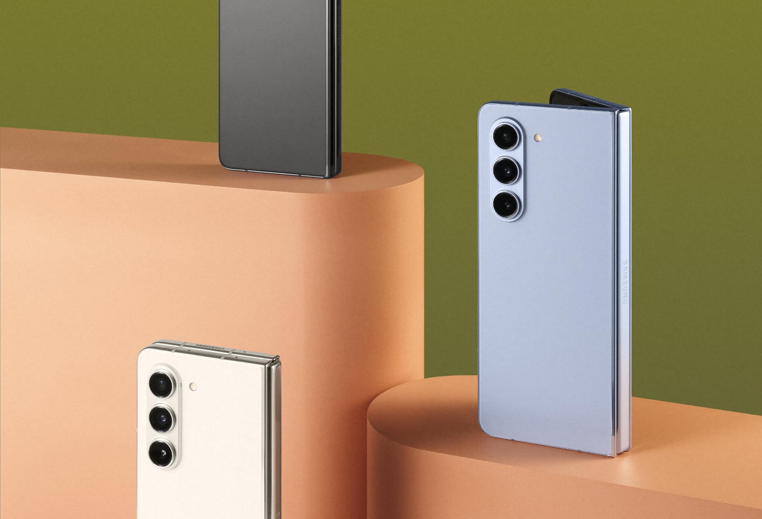 Das Samsung Galaxy Z Fold5 in drei verschiedenen Farben