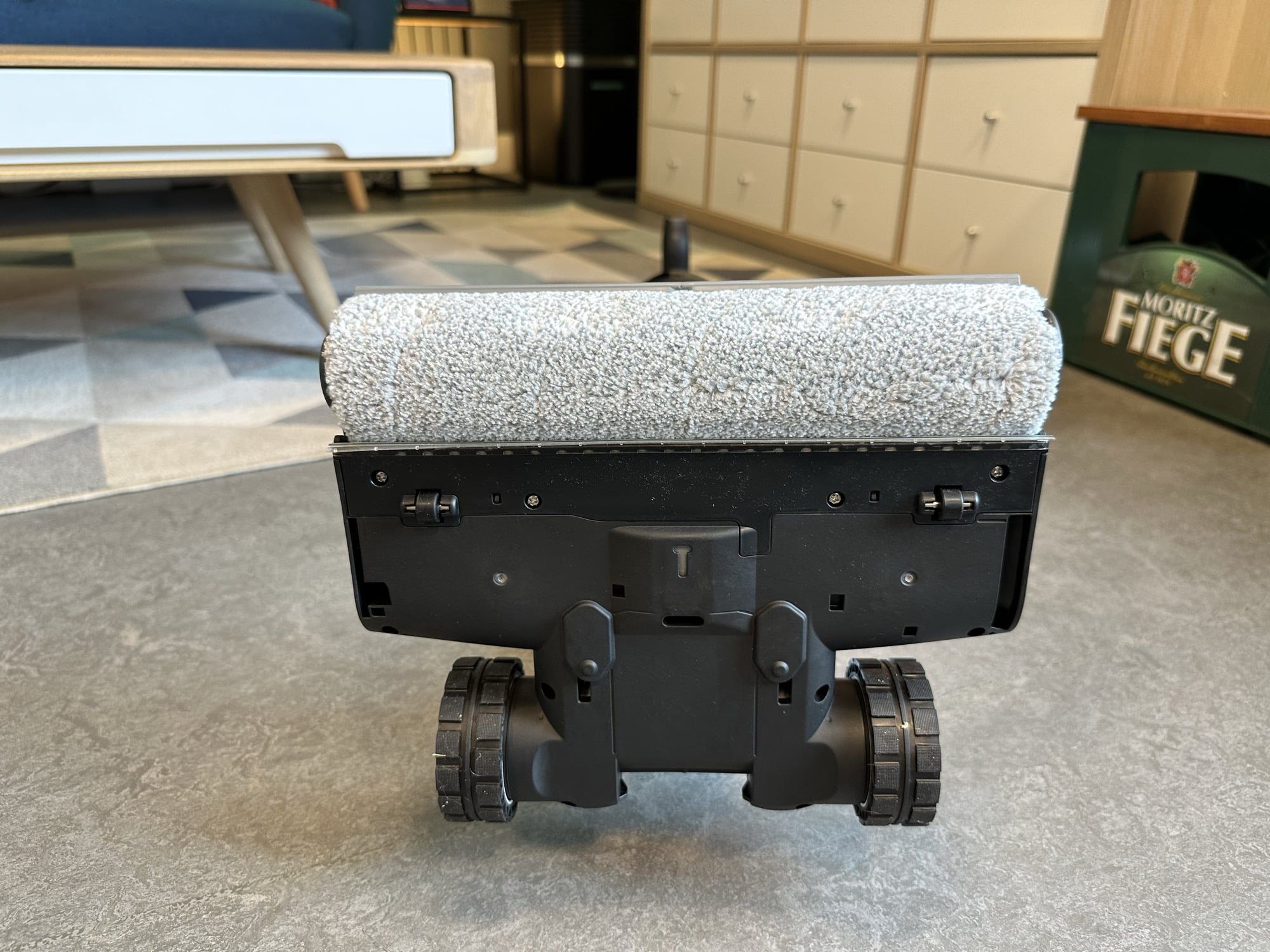Rolle des Tineco Floor One S7 Pro mit Kantenreinigung