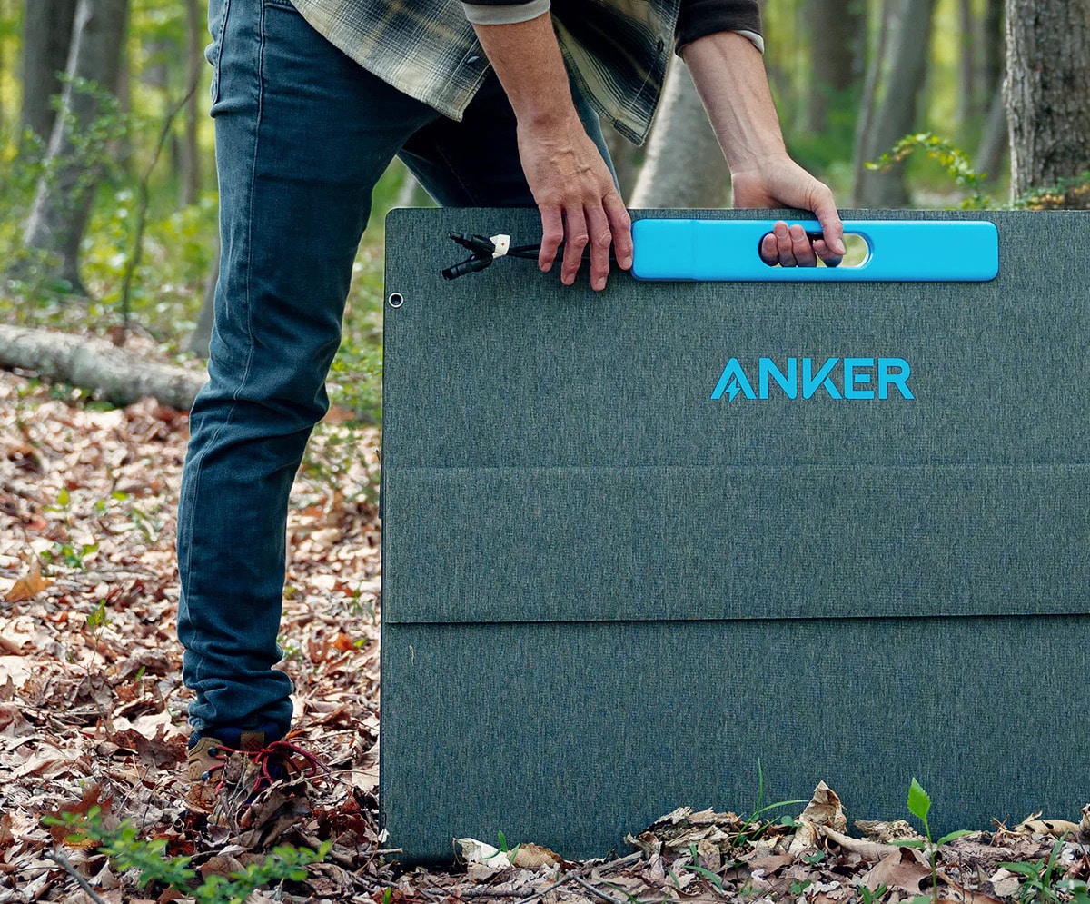 Anker Solix PS400 Solarpanel gefaltet mit Anschlusskabel