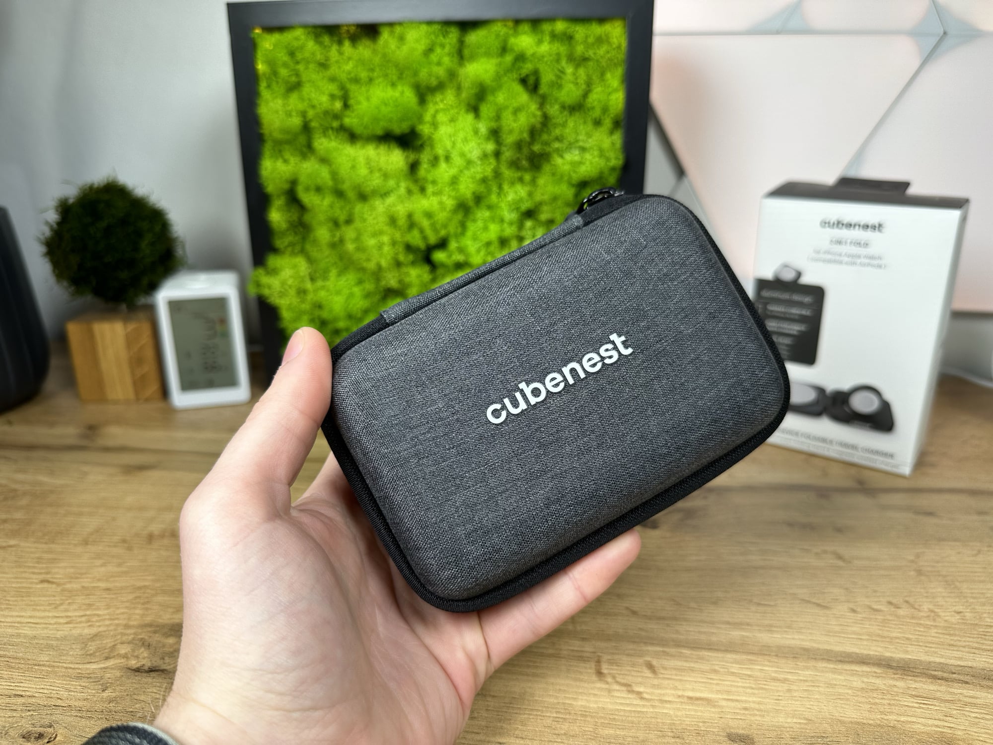 Cubenest 2-in-1 Fold S211 Pro im Etui eingepackt