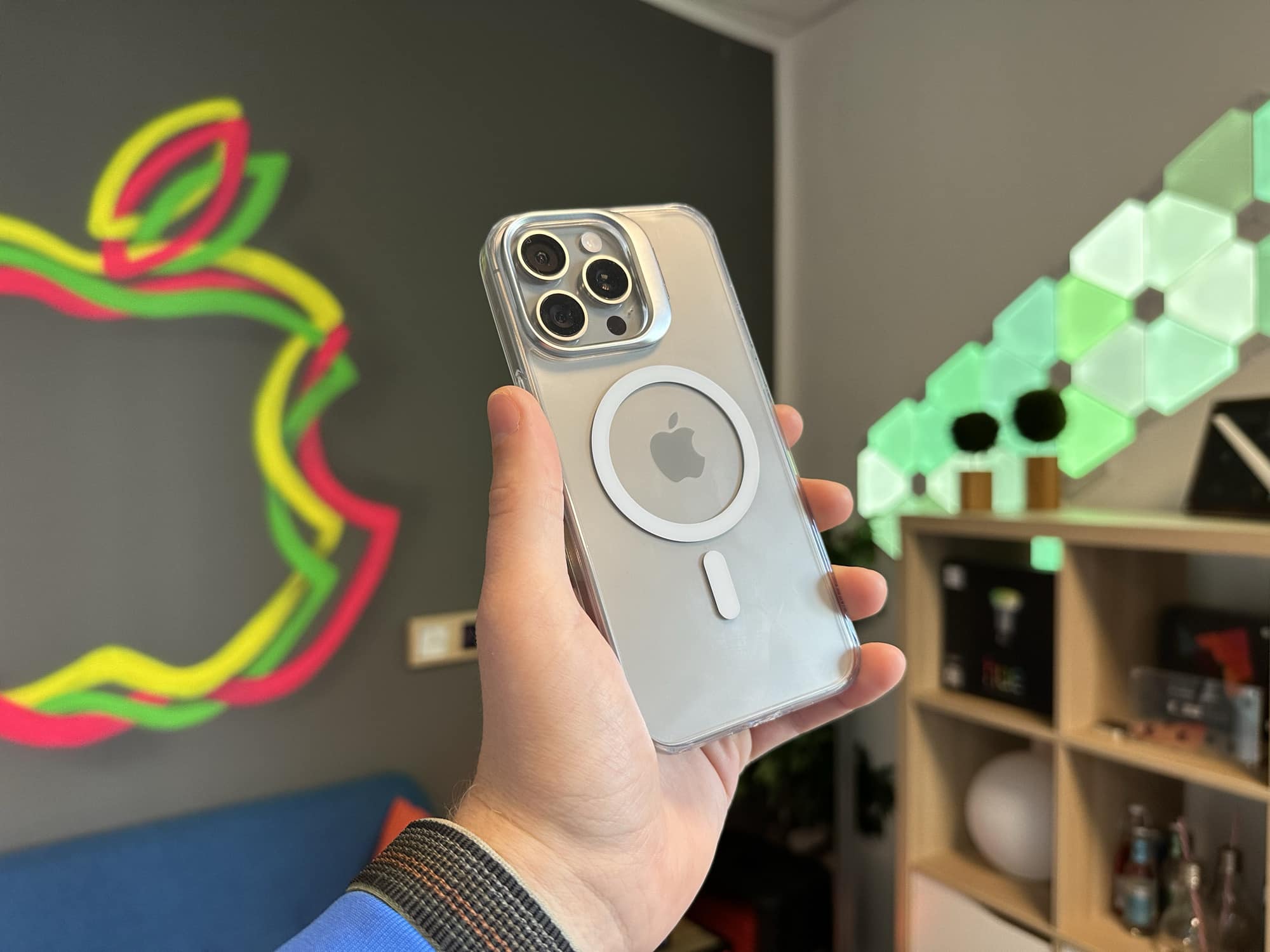 Torras Crystal Clear Case für das iPhone 15 Pro