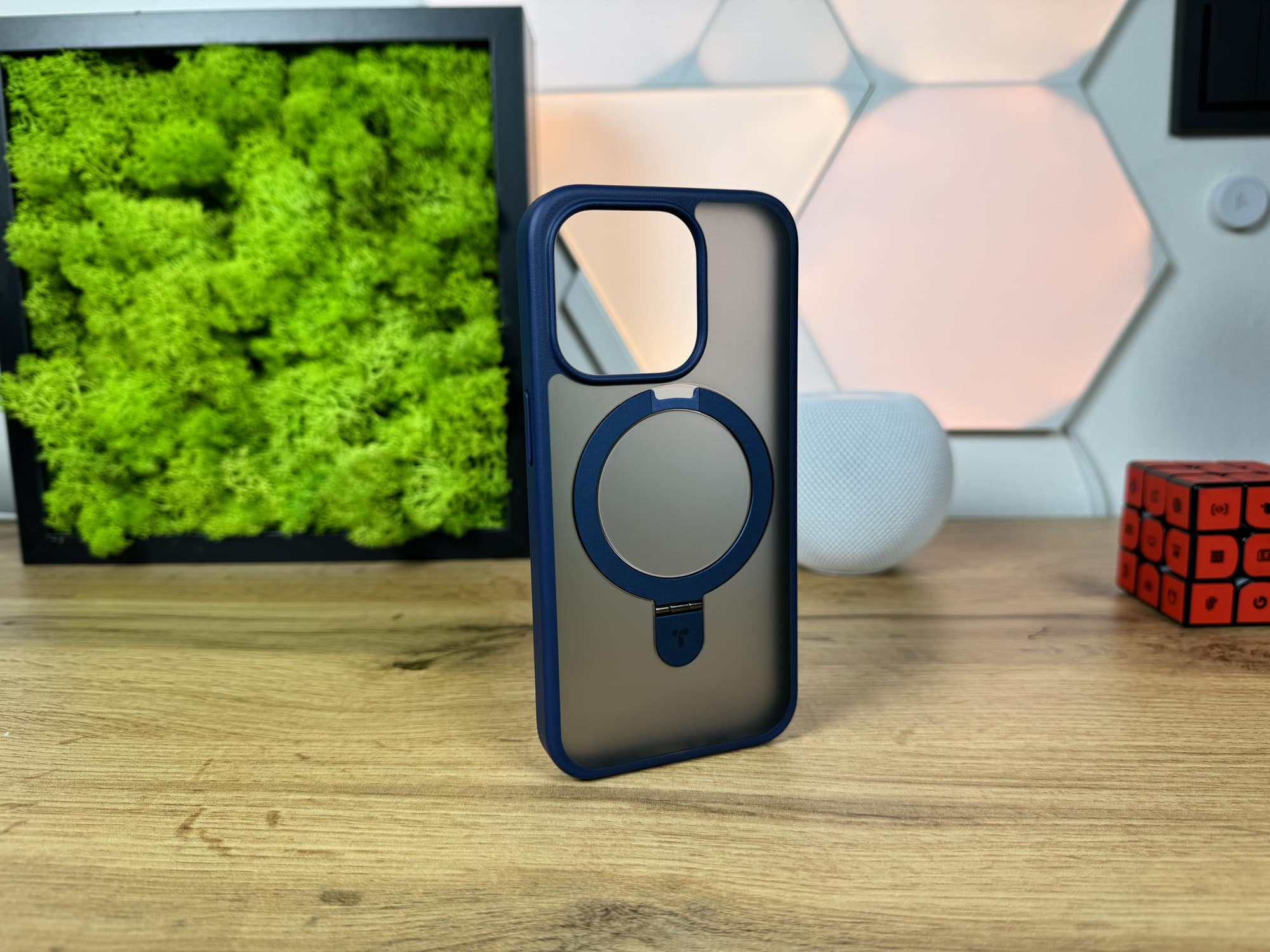 Torras Upro Ostand Case für das iPhone 15