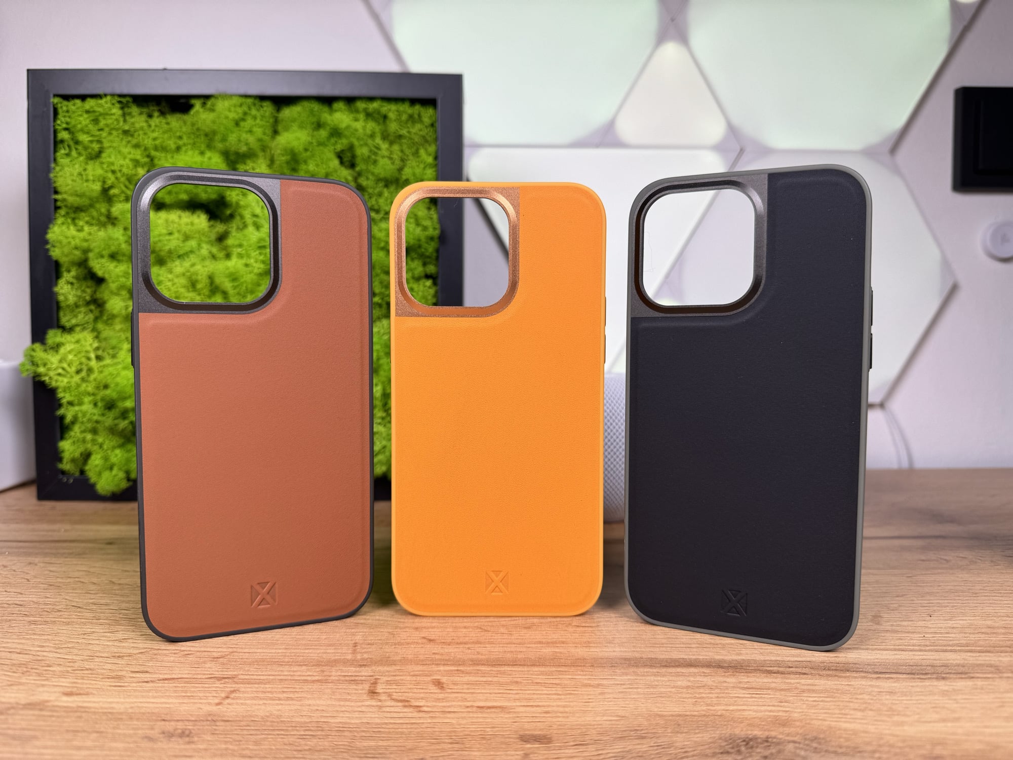 Drei neue Bandwerk X Performance Leather Case aufgereiht