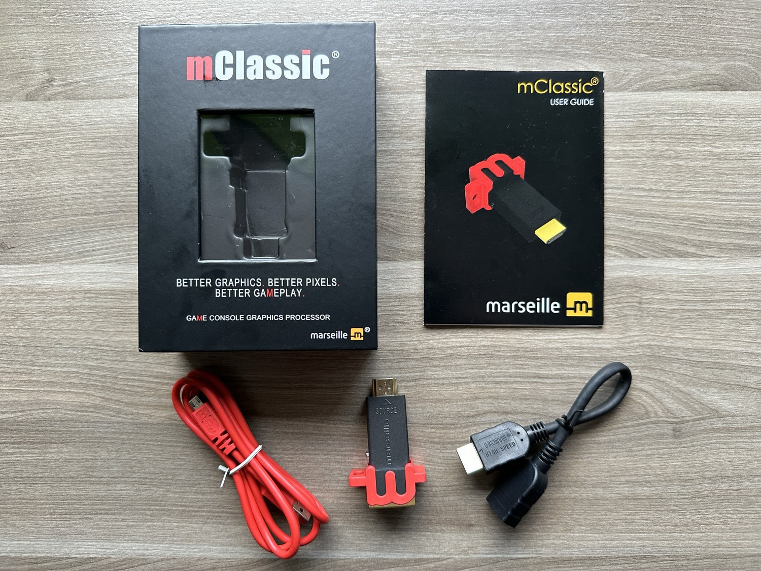 Marseille mClassic inklusive Verpackung und zwei mitgelieferter Kabel