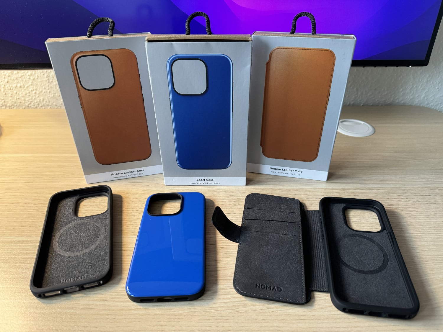 Drei Nomad-Cases mit Verpackungen für das iPhone 15 Pro