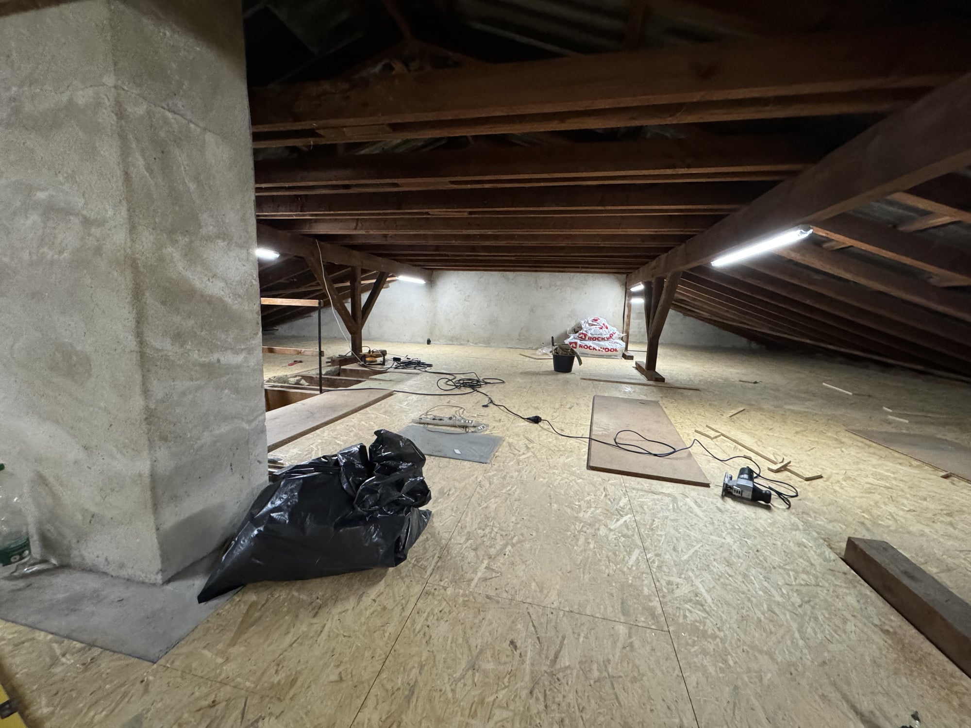 Dachboden mit OSB-Platten ausgelegt