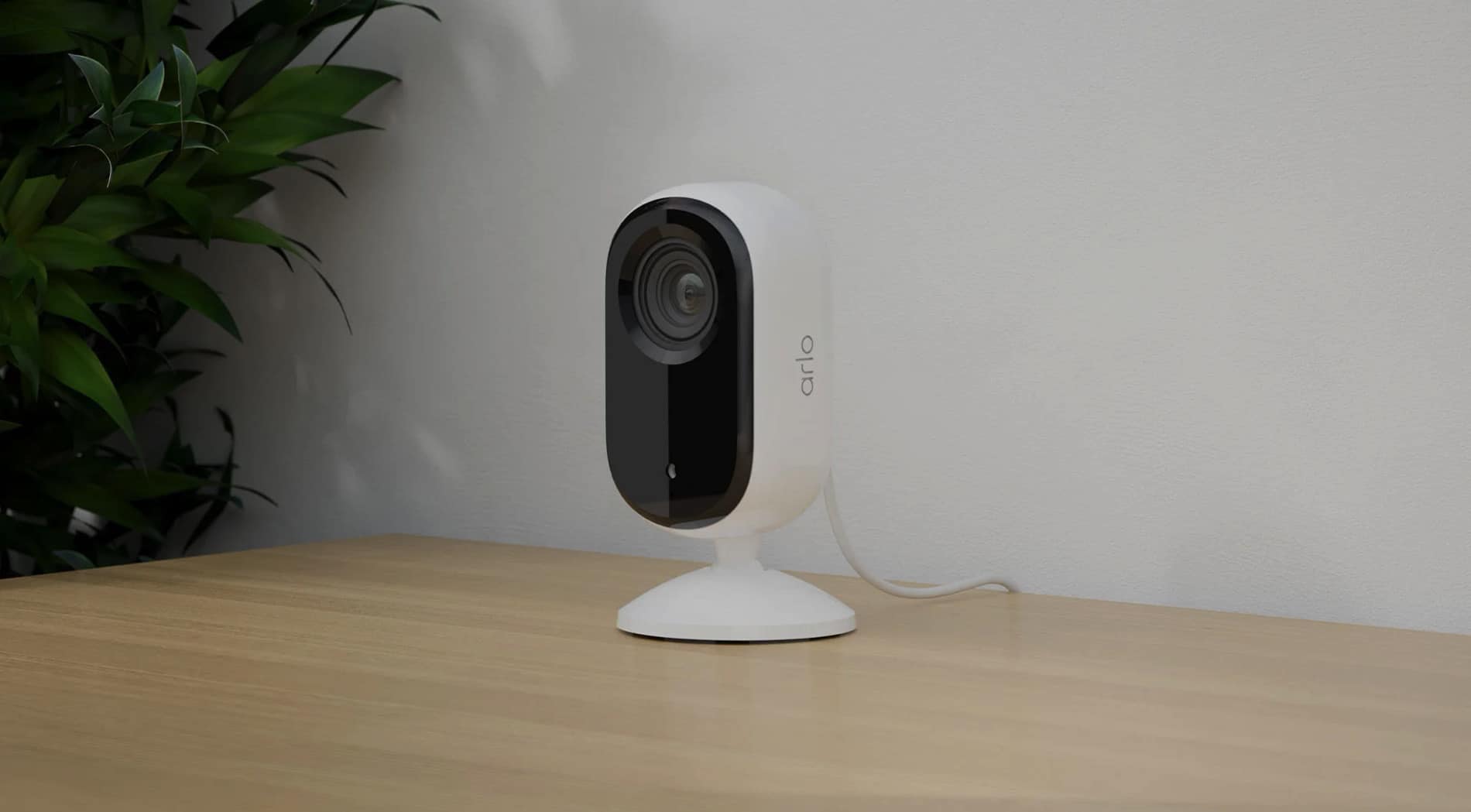 Neue Arlo Essential 2K Indoor auf einem Tisch