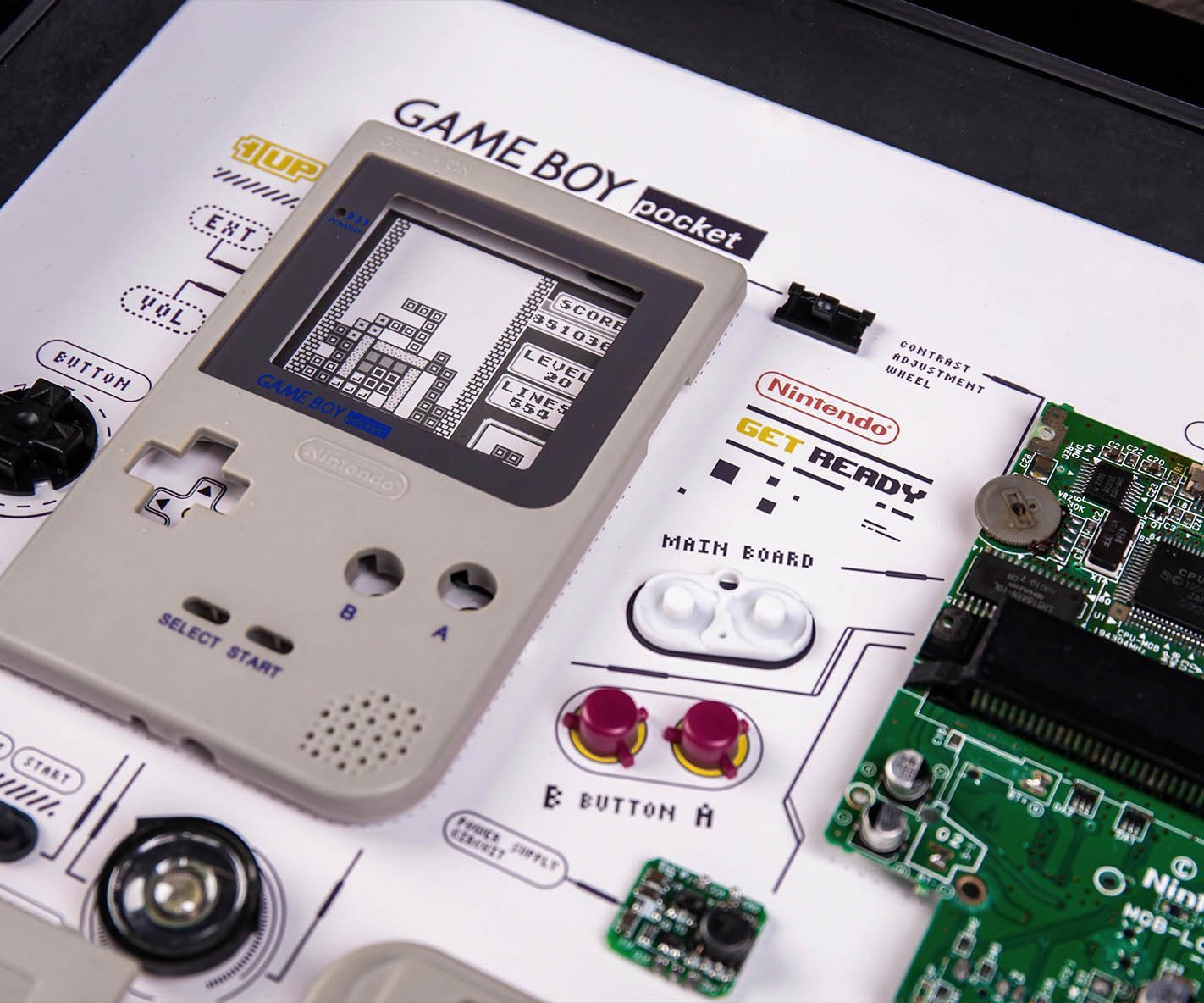 Game Boy Pocket von Gridstudio im Bilderrahmen