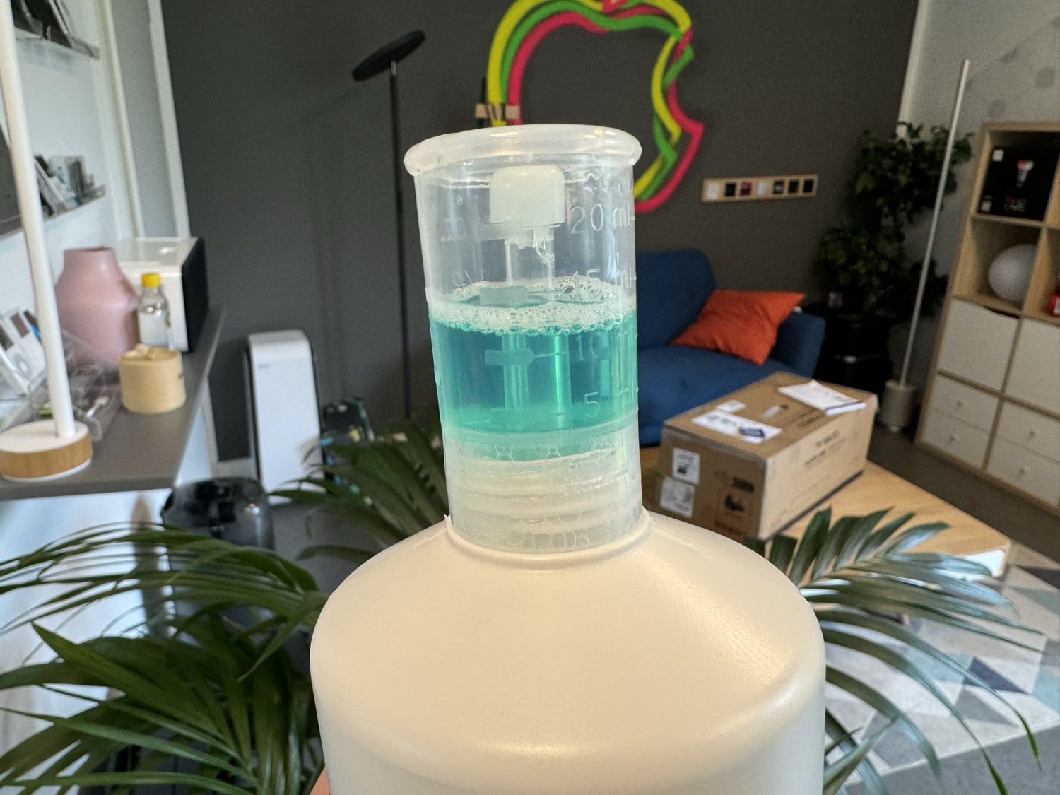 Dosierer beim BiOHY Bodenreiniger Reinigungsmittel