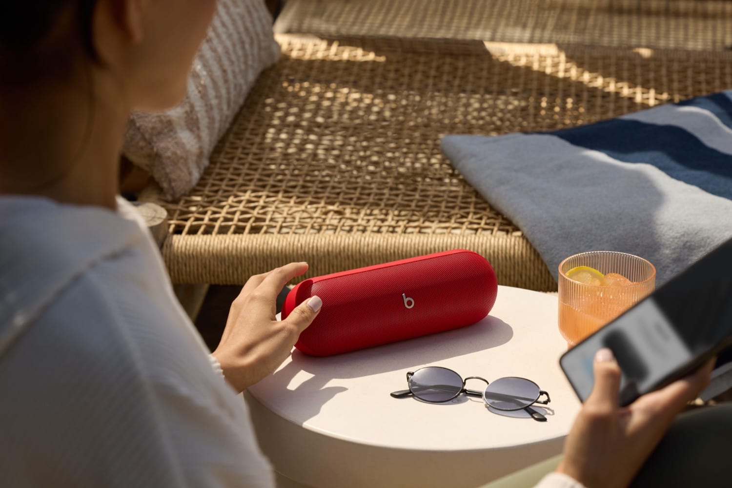 Beats Pill in Rot.