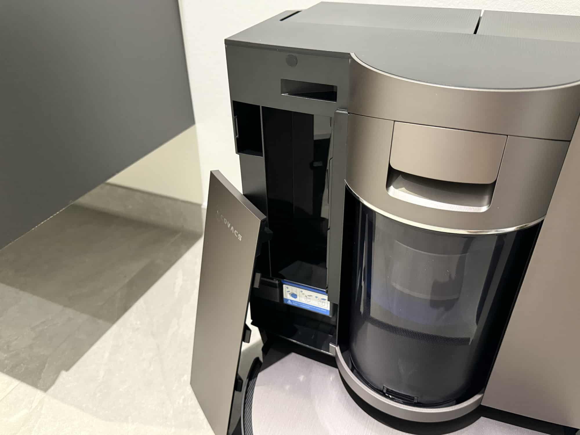 Reinigungsmittel-Tank des Ecovacs X11 OmniCyclone.