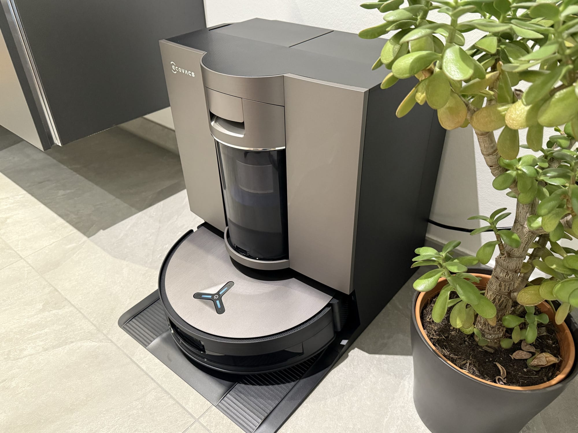 Station des Ecovacs X11 OmniCyclone.