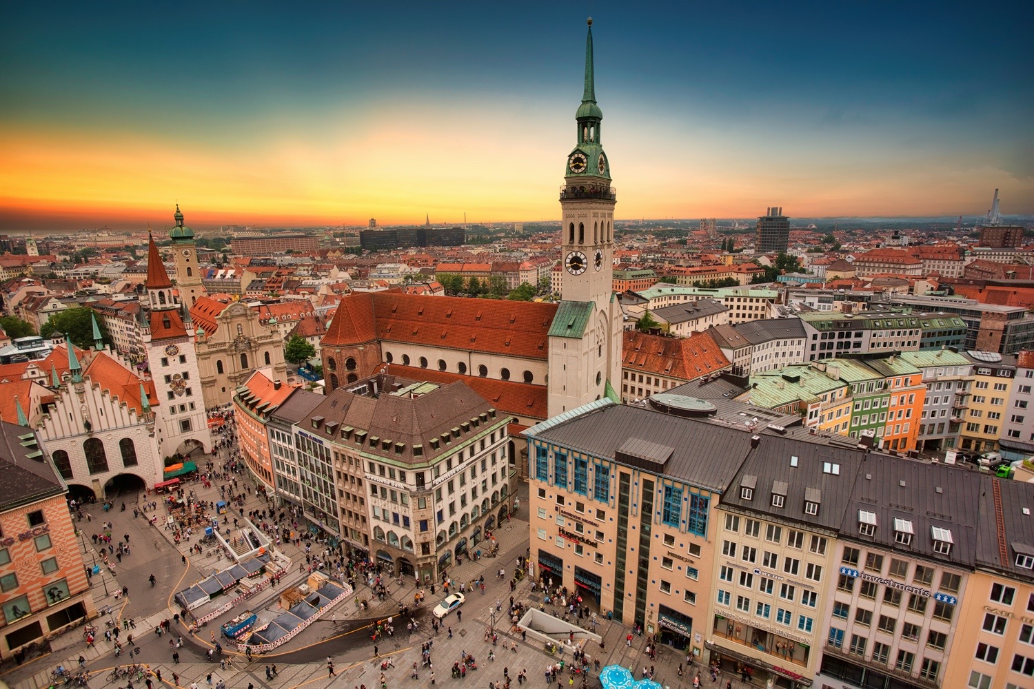 Luftansicht von München bei Sonnenuntergang