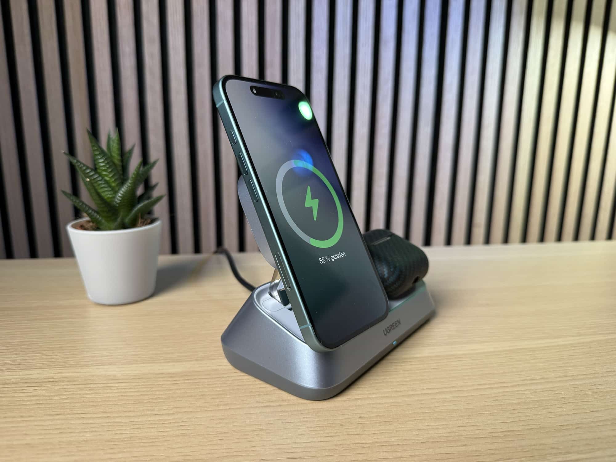 Ugreen MagFlow 3-in-1 Charger mit Qi2 25W.