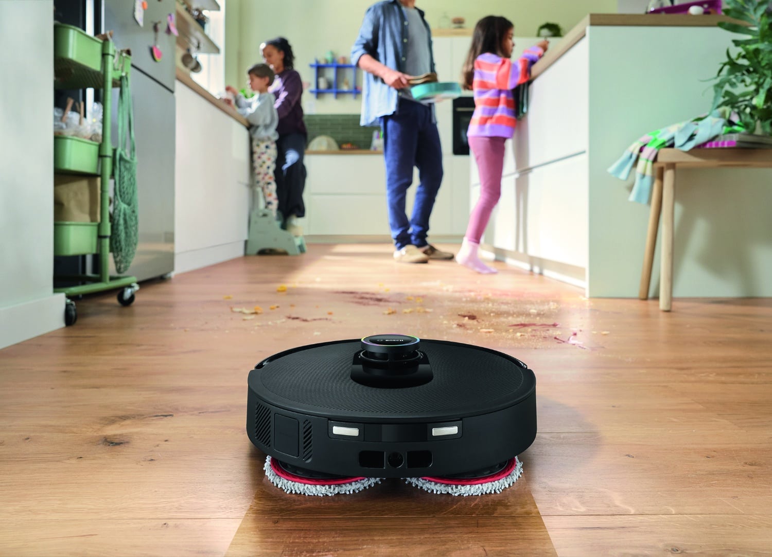 Der Bosch Spotless Max Cam wischt einen Raum