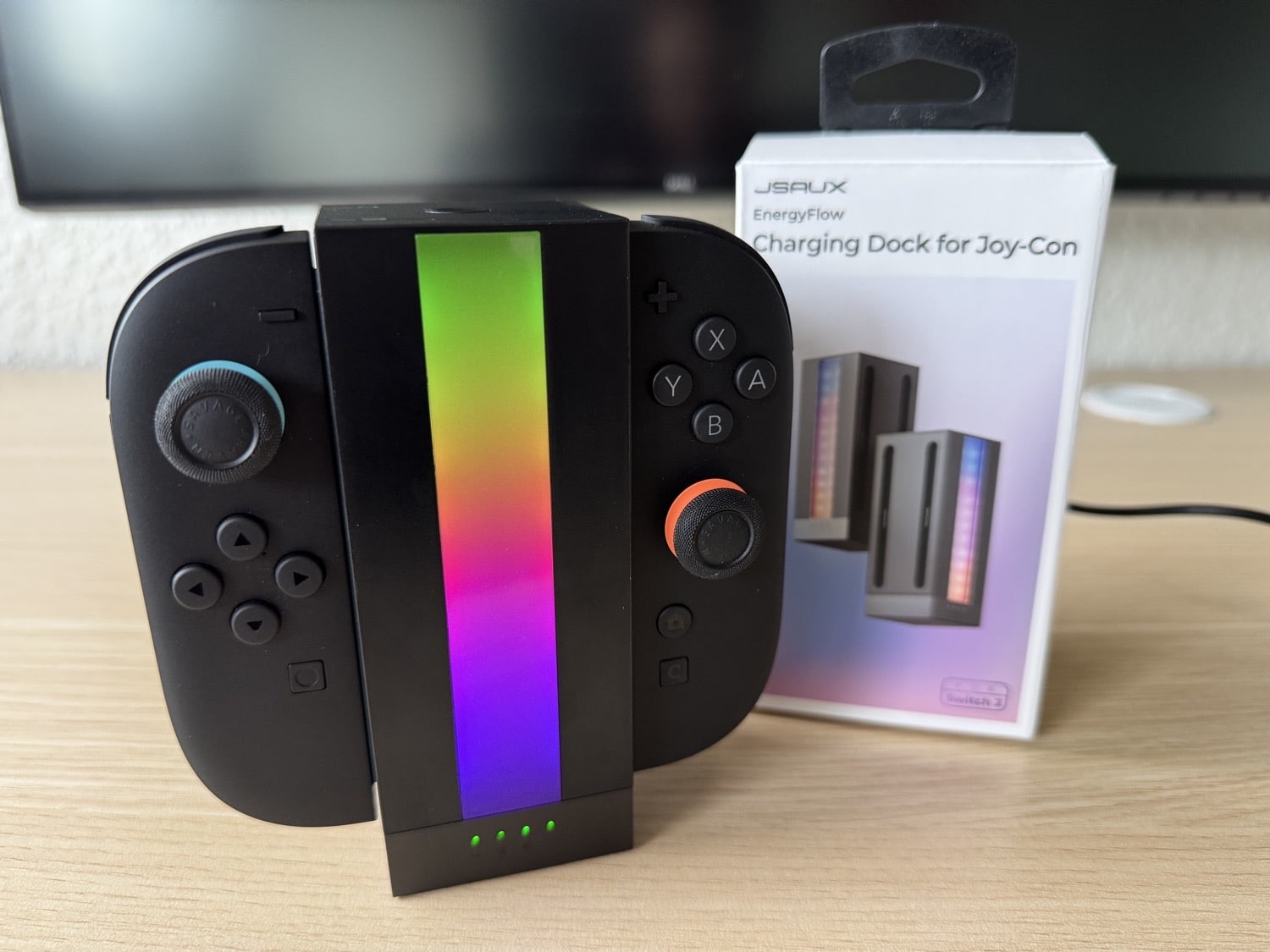 JSAUX-Ladestation mit zwei eingesteckten JoyCon 2.