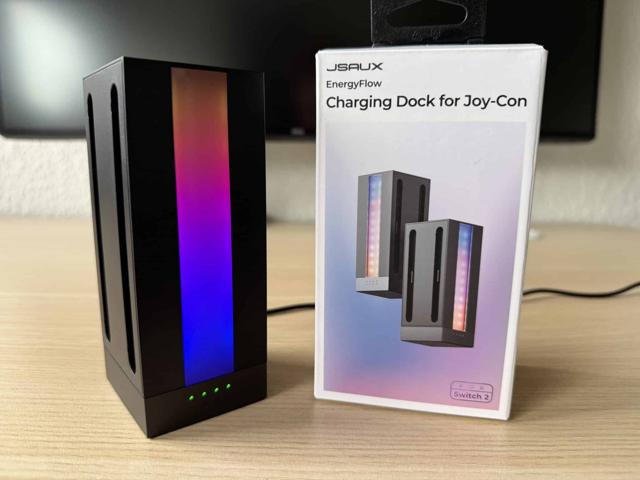 JSAUX EnergyFlow Ladestation mit Verpackung auf einem Schreibtisch