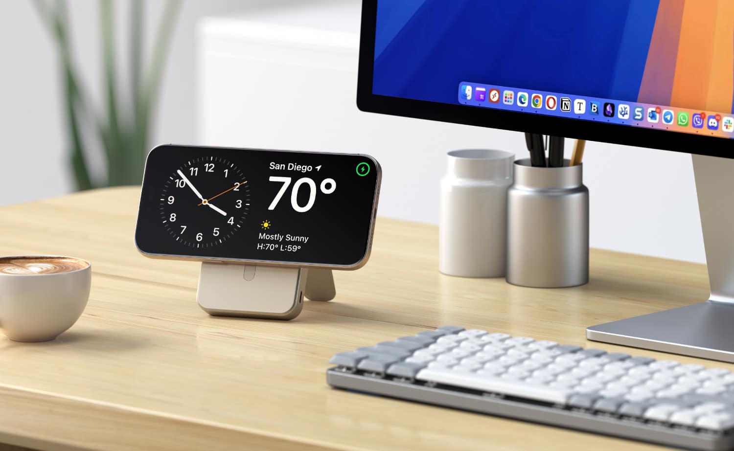 Satechi OntheGo Magnetic Powerbank auf einem Schreibtisch