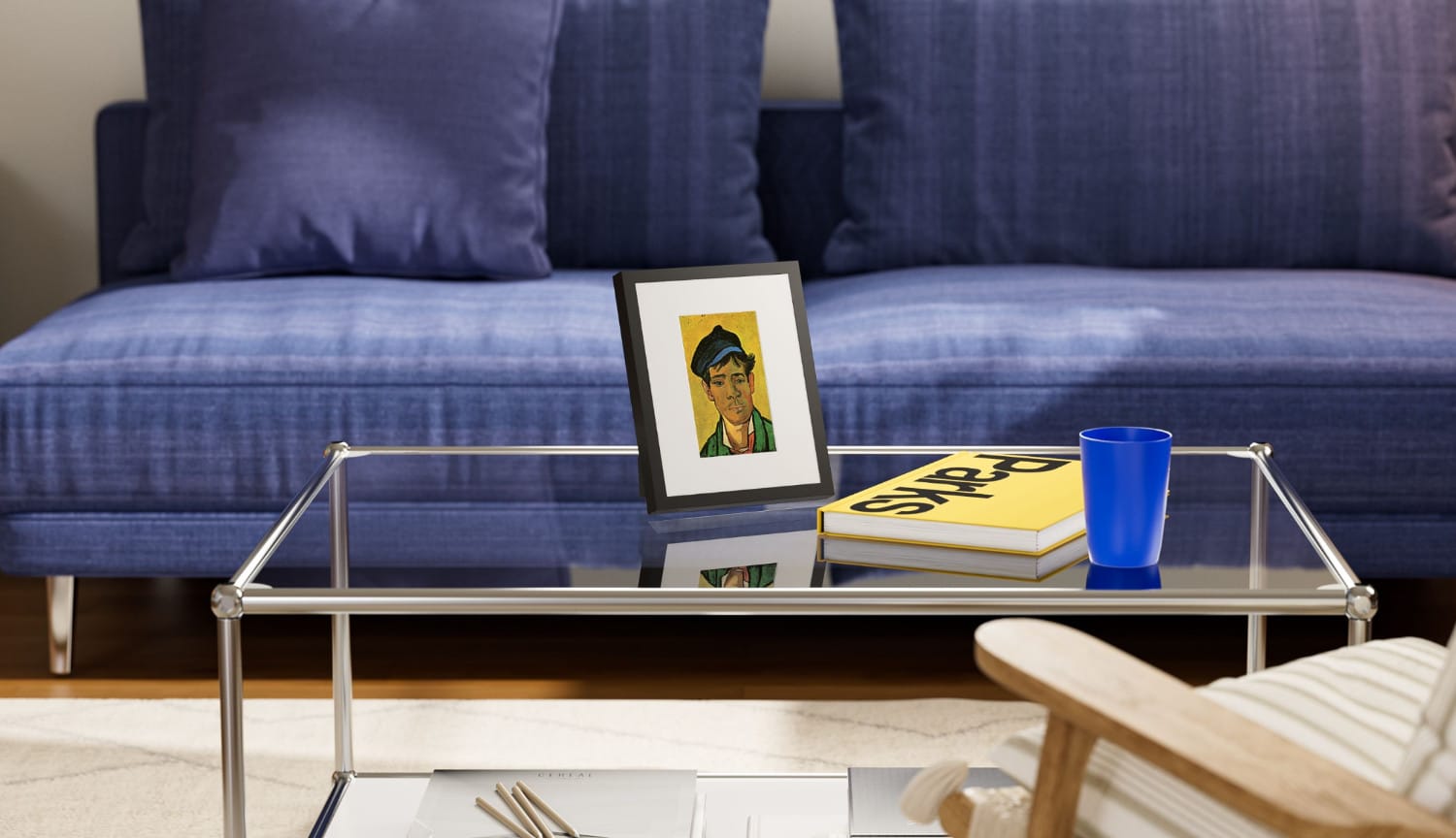 Kleiner SwitchBot KI Art Frame steht auf einem Tisch.