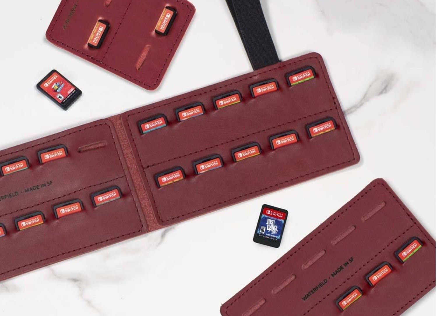 WaterField Game Card Holder in verschiedenen Größen in Dunkelrot