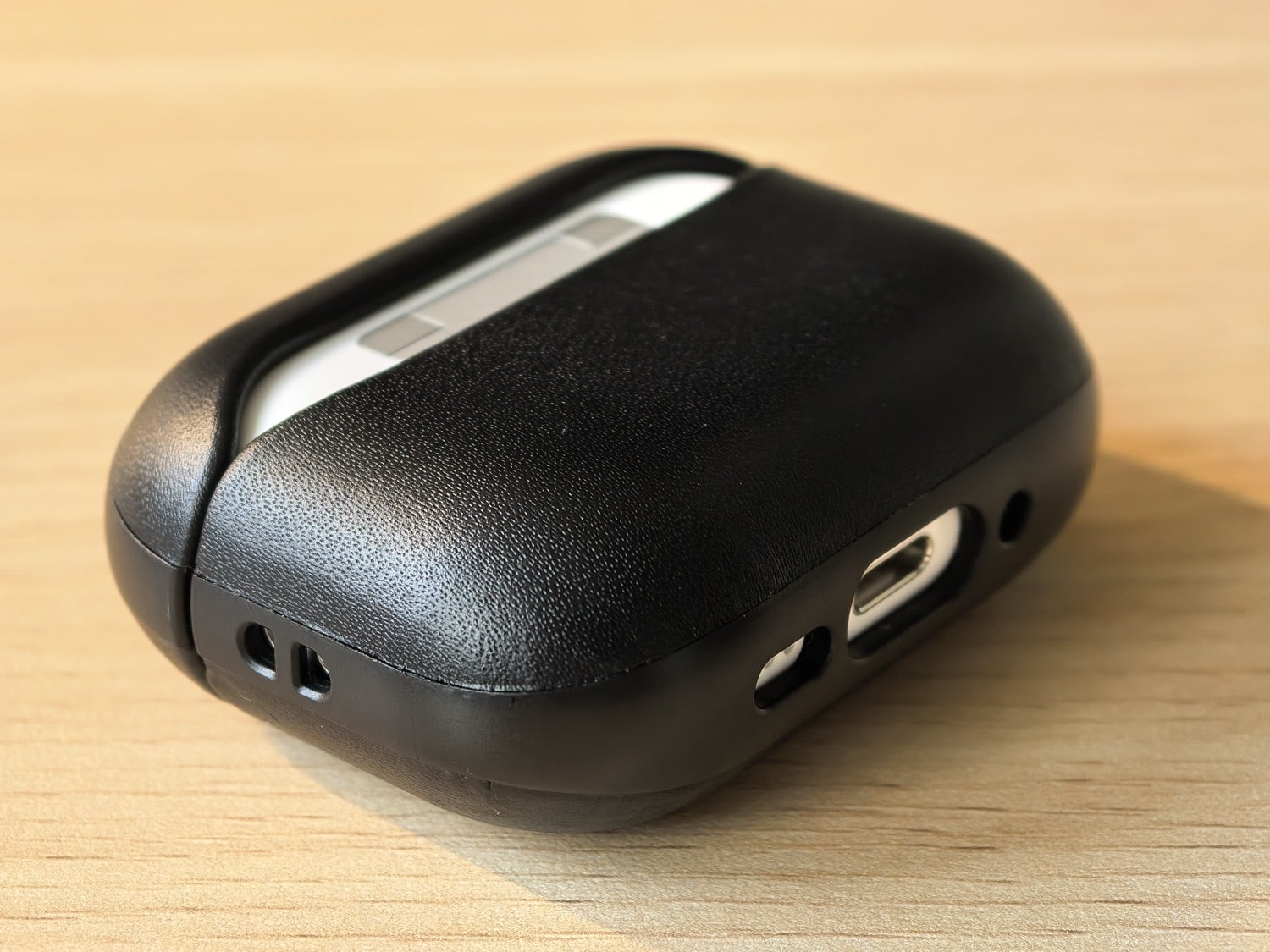 Rückseite des schwarzen NOMAD Modern Leather Cases