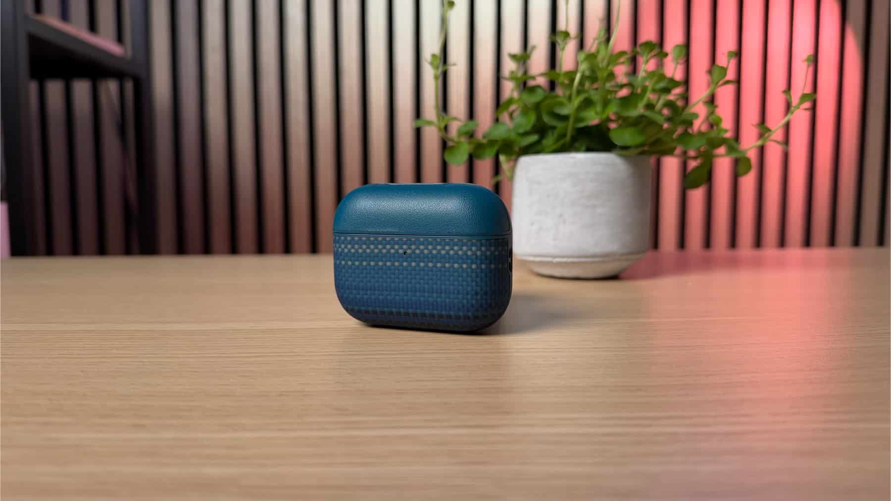 Zugeklapptes Pitaka Case für die AirPods Pro 3.