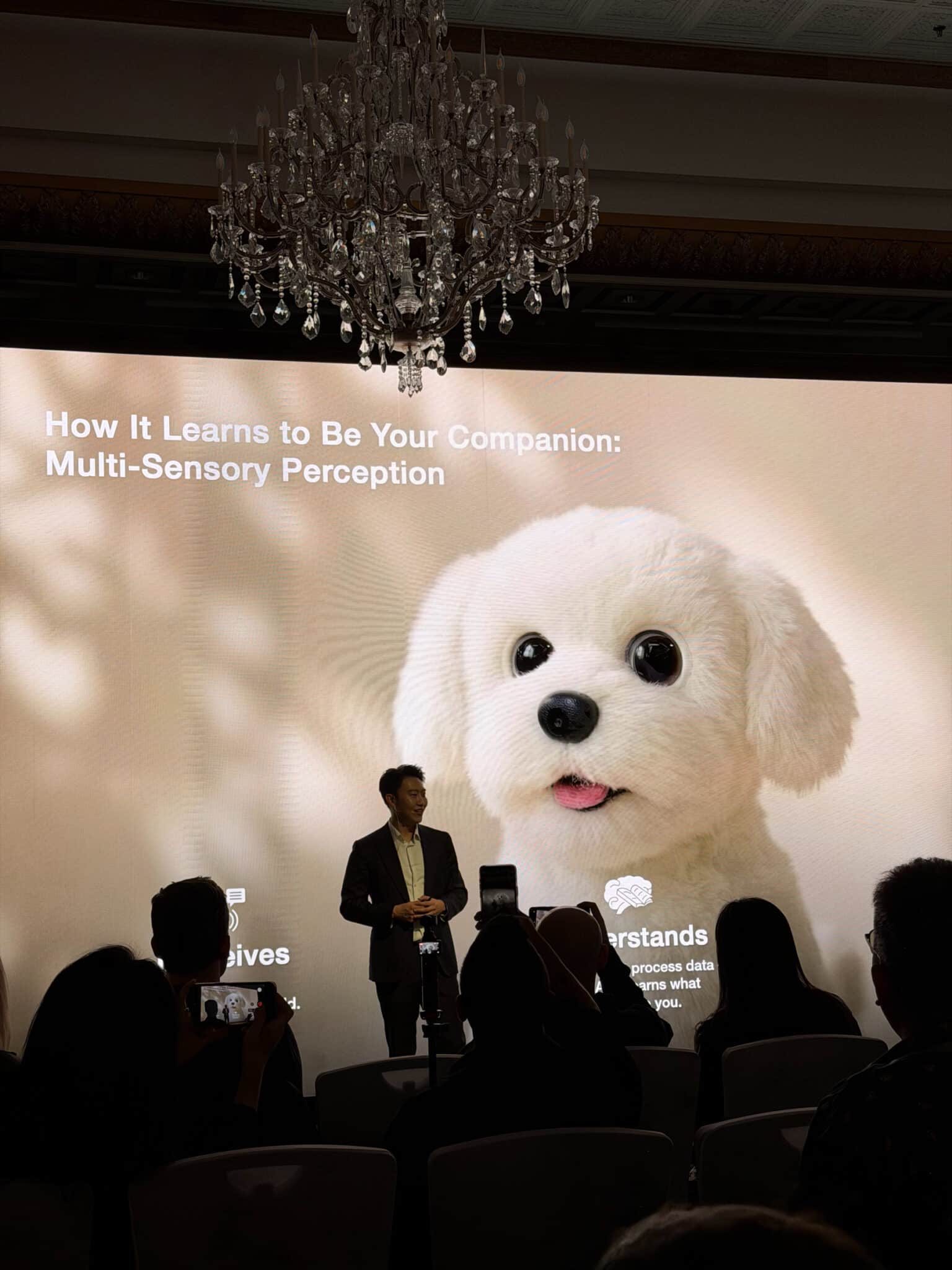 LilMilo von Ecovacs ist ein Hund mit KI.