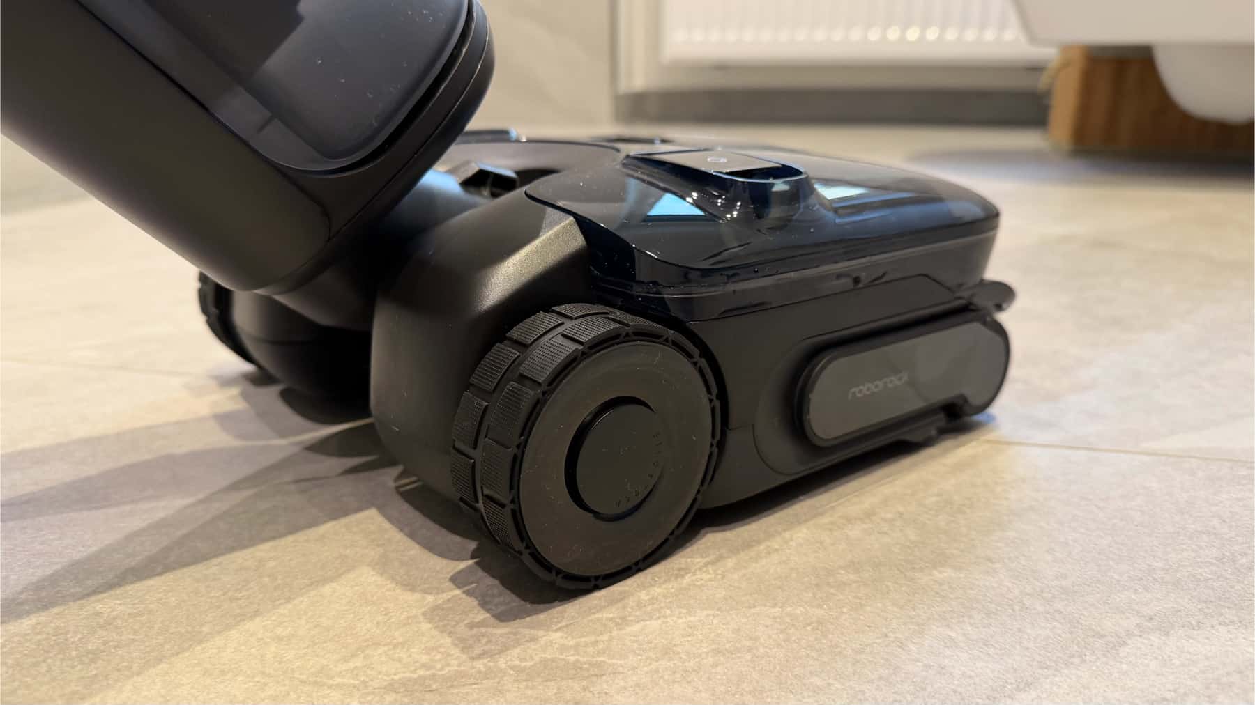 Motorisierte Räder beim Roborock F25 Ace Pro