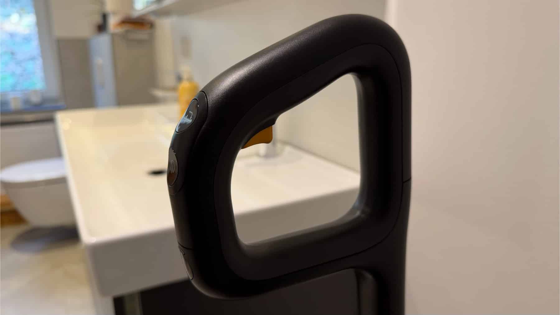 Orangener Knopf am Handstück